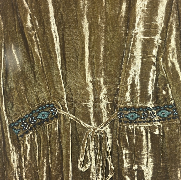 Double D Ranch Velvet Tunic V Neck Medium Embroidered Studded - Picture 6 of 6